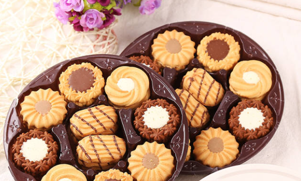 6 Multi-Flavor Gift Box of Sandwich Cookies - Image 1